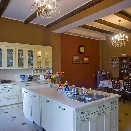Palac Bed & Breakfast *